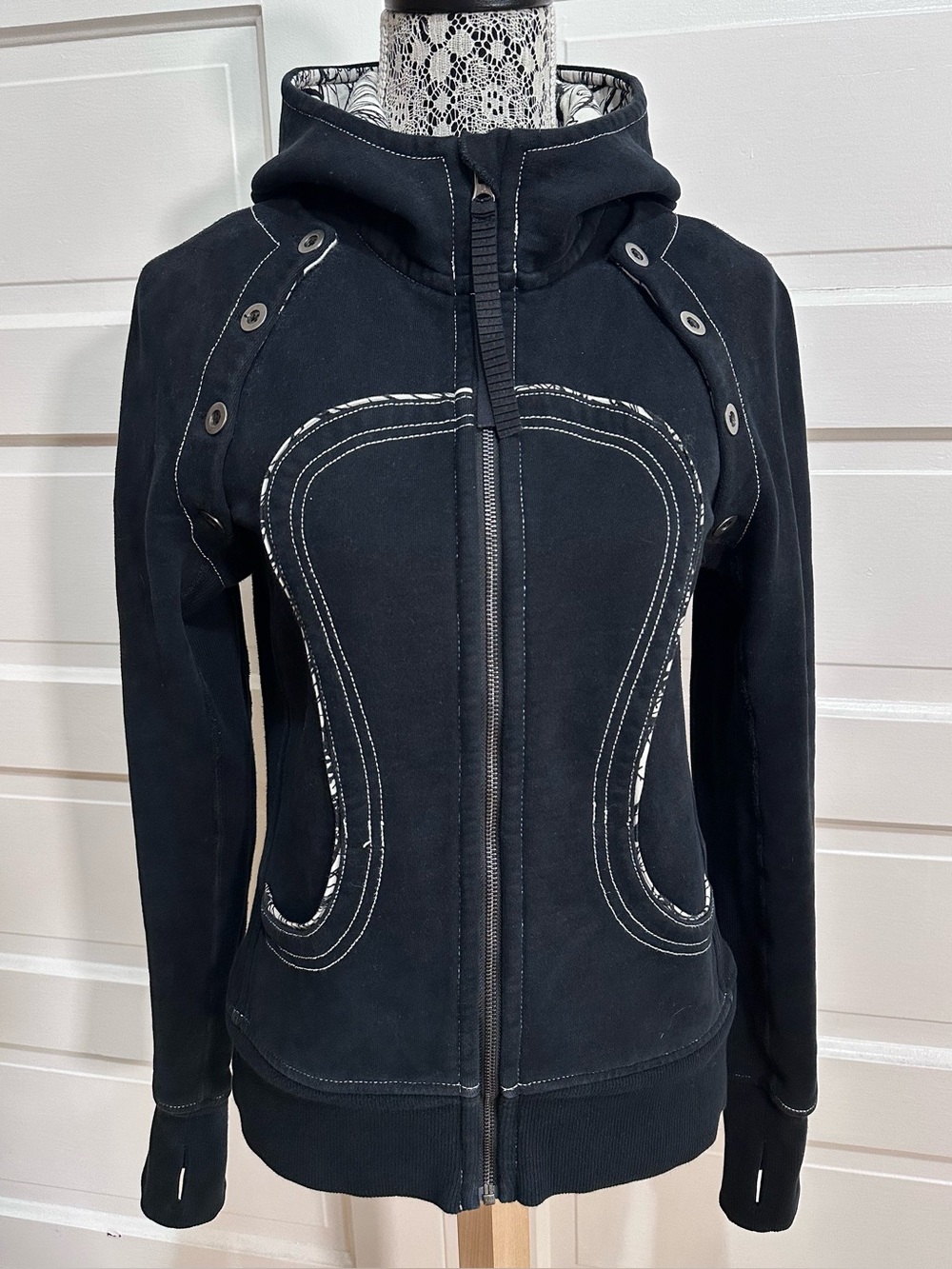 Rare Lululemon Scuba Hoodie Vest *Detachable Sleeves 8 Nesting Black Bird